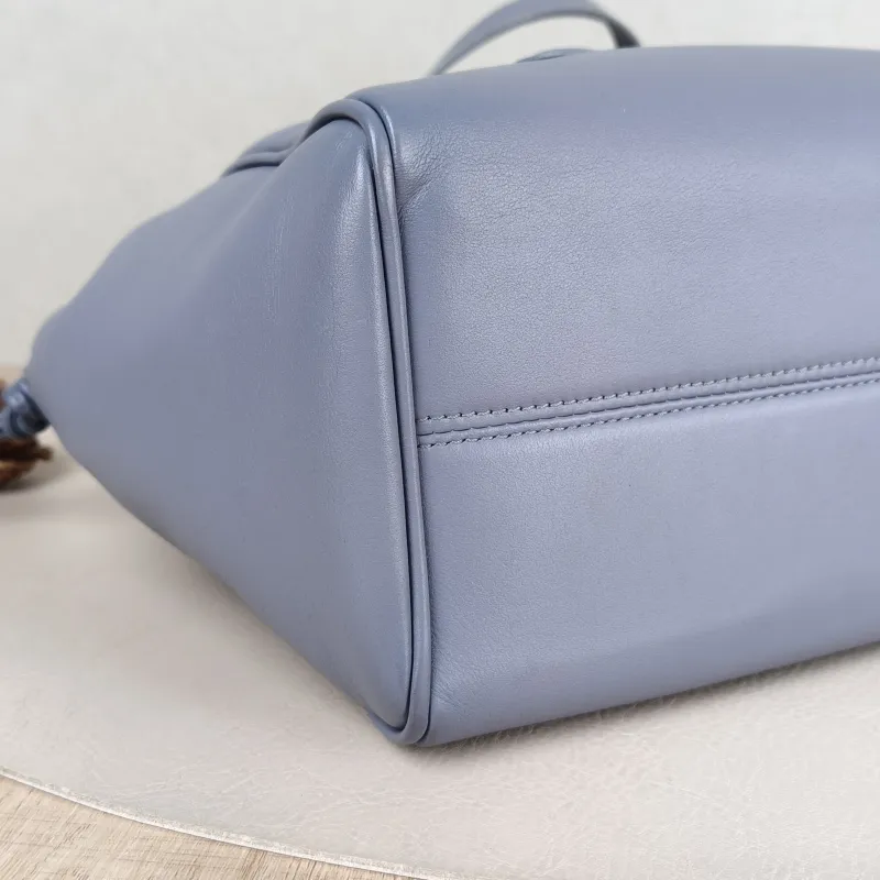 CELINE Top Handle Bag CABAS TRIOMPHE Calfskin Small 22 × 15 × 17 cm — detail view 5 of 10