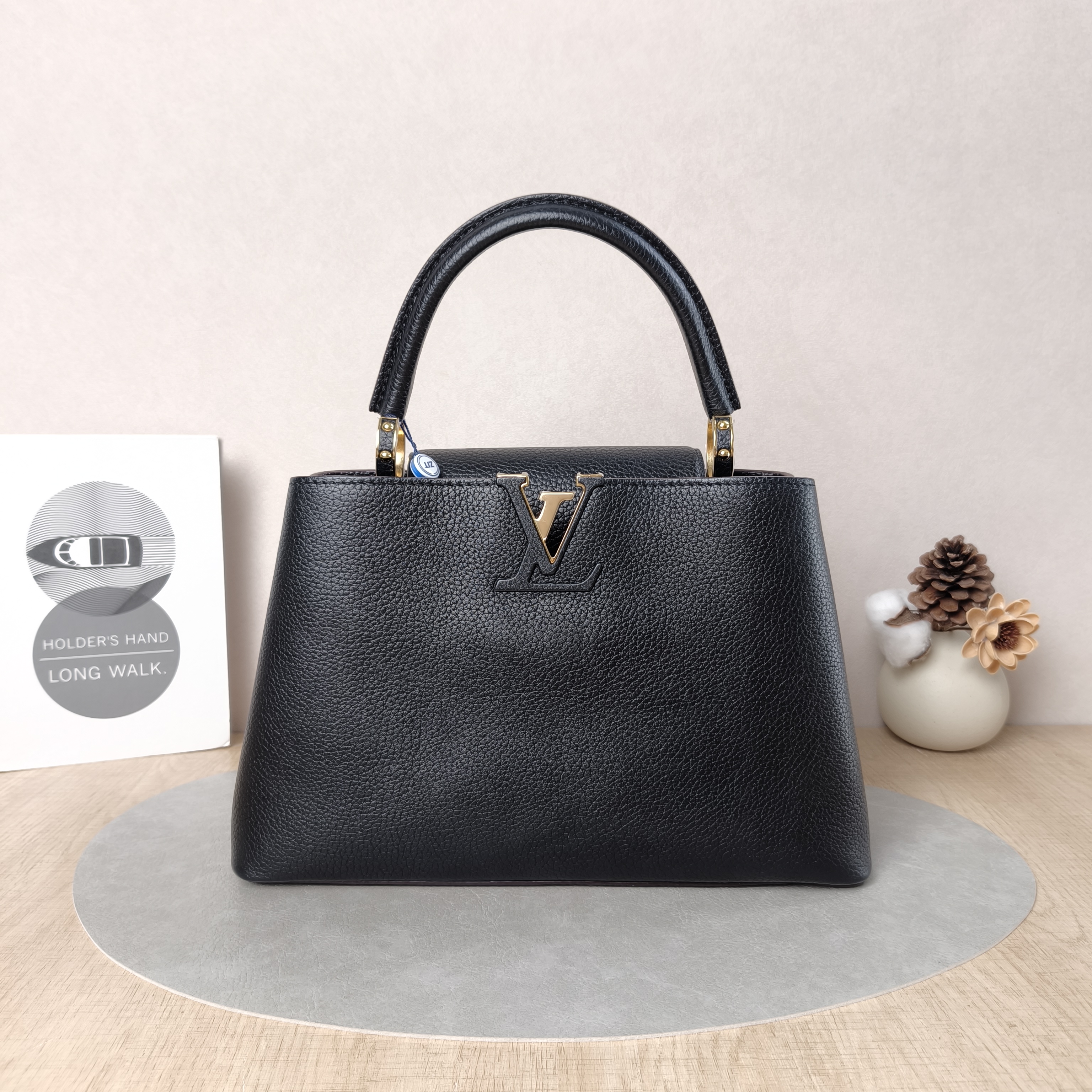 Louis Vuitton Top Handle Bag Capucines Black Calfskin Medium31 × 11 × 20 cm