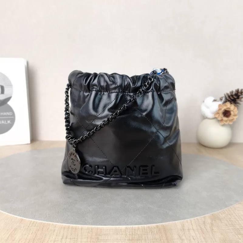 Chanel Shoulder Bag22Bag Black CC alfskinmini20 × 6 × 19 cm