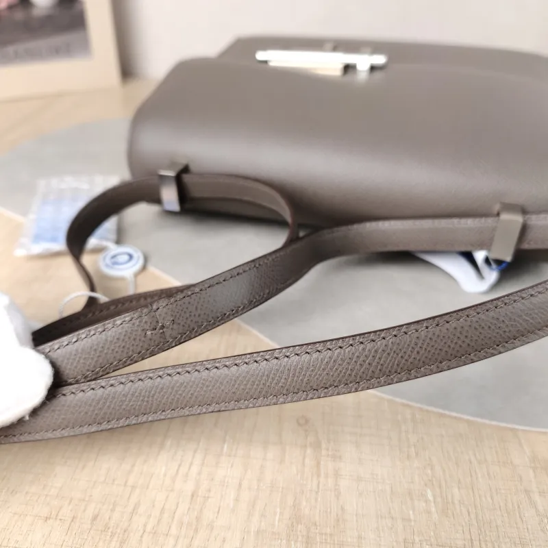 Hermès Crossbody Bag Verrou 23 Epsom Calfskin One Size 23 × 7 × 18 cm — detail view 11 of 13