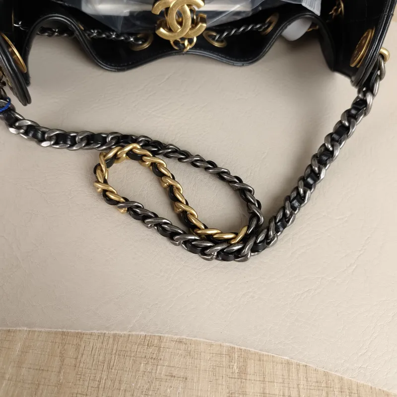 Chanel Shoulder Bag 25Bag Black Waxed Leather Calfskin Mini 20 × 12.5 × 22 cm — detail view 3 of 13