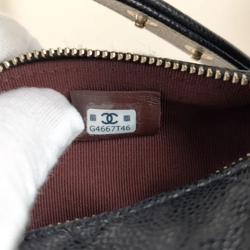 Chanel Crossbody Bag Crossbody Bag Black Grained Calfskin 21.5 × 7.5 × 19 cm — detail view 8 of 11