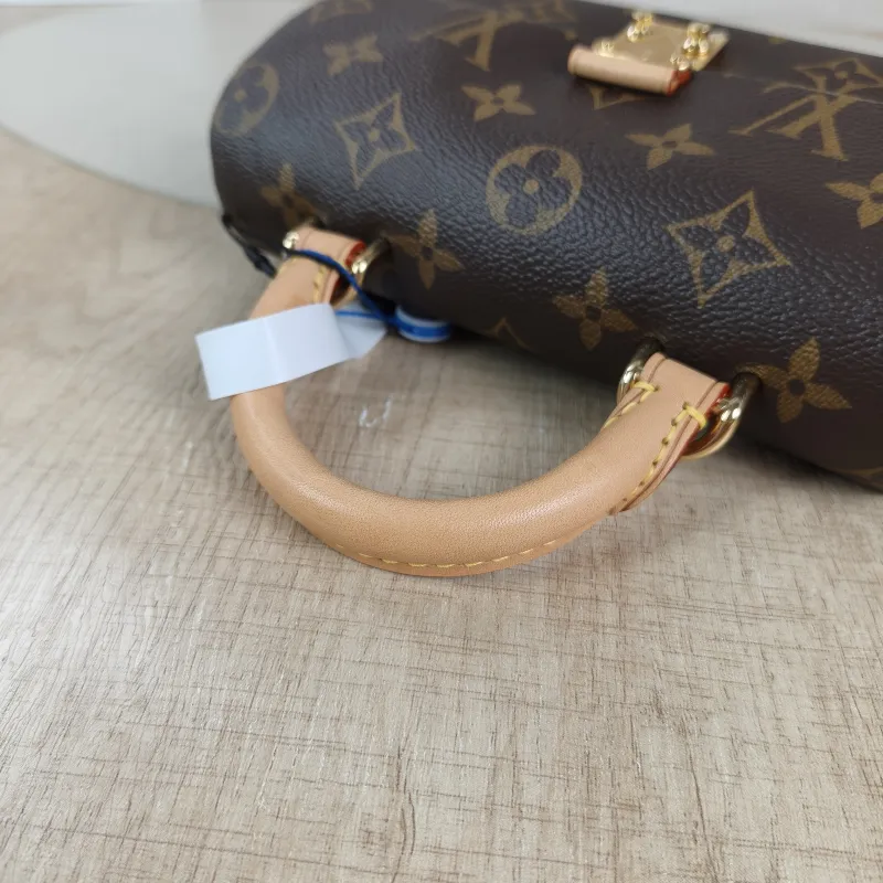 Louis Vuitton Crossbody Bag MADELEINE Monogram PV Cnano21 × 6 × 12.5 cm — detail view 4 of 13