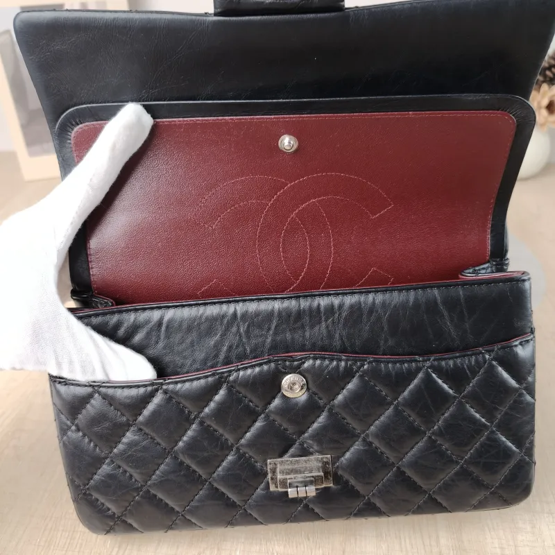 Chanel Shoulder Bag 2.55 Black Calfskin Small 24 × 7.5 × 16 cm 18 — detail view 6 of 13
