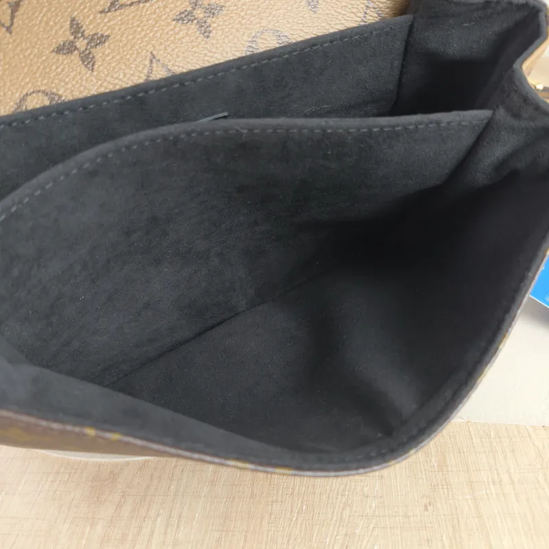 Louis Vuitton Crossbody Bag Pochette Métis Monogram Colorblock PVC Medium 25 × 7 × 19 cm — detail view 12 of 14