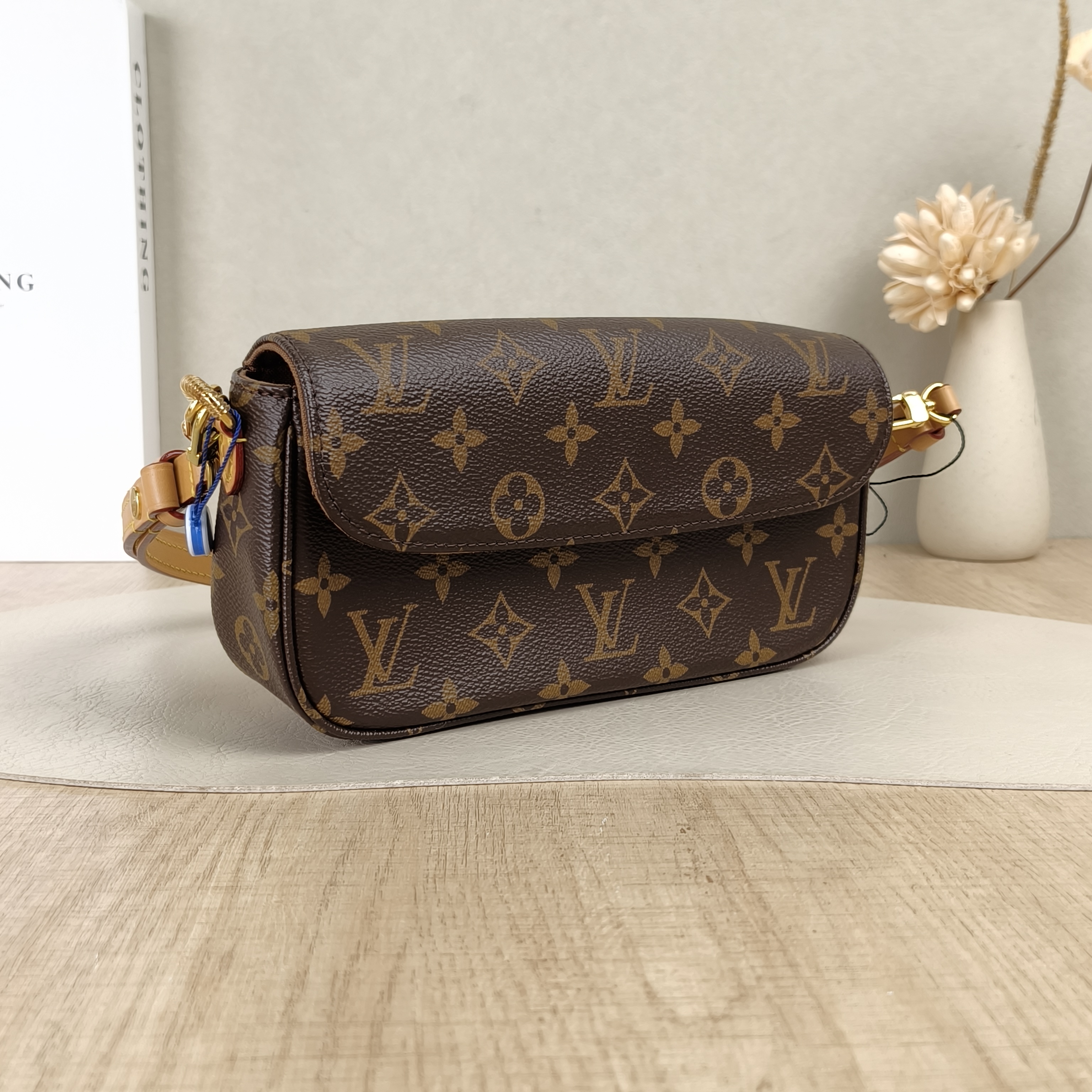 Louis Vuitton Crossbody Bag IVY Monogram PVC Small23.5 × 4.3 × 12 cm — cover view 3 of 5