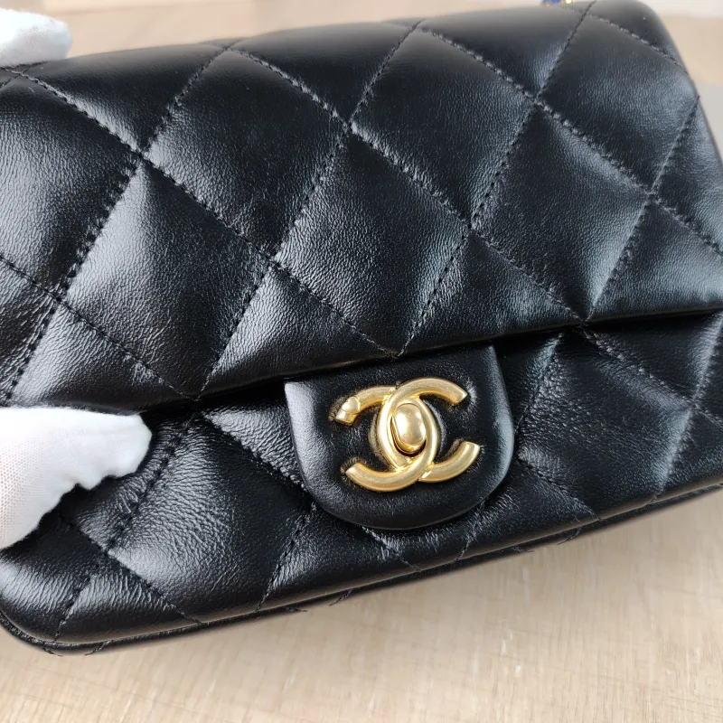 Chanel Crossbody Bag 23p Black Lambskin Mini 20 × 8 × 14 cm — detail view 2 of 12