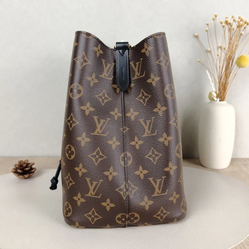 Louis Vuitton Shoulder Bag NÉONOÉ Bucket Bag Black PVC Medium26 × 17.5 × 26 cm — detail view 5 of 10