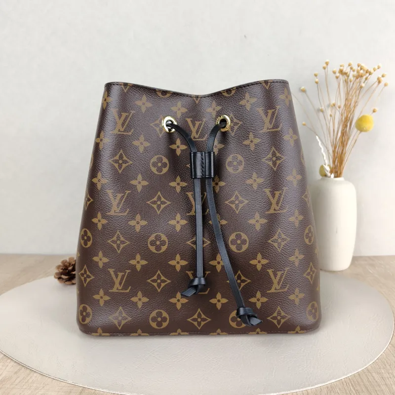 Louis Vuitton Shoulder Bag NÉONOÉ Bucket Bag Black PVC Medium26 × 17.5 × 26 cm