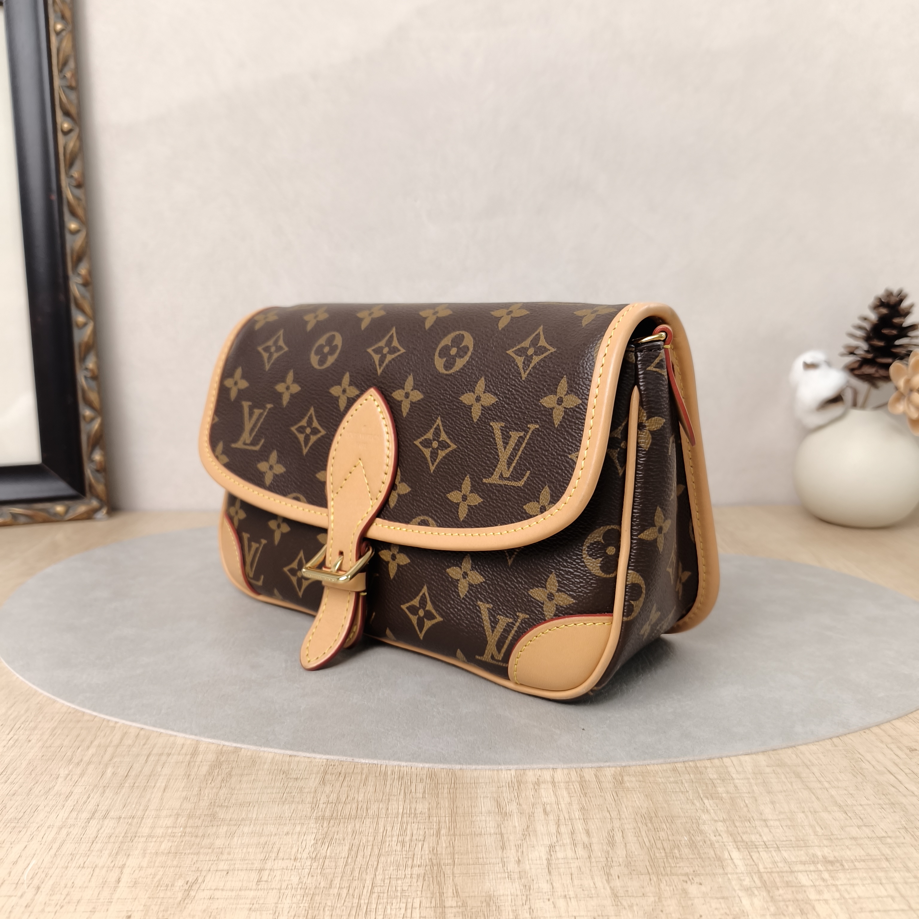 Louis Vuitton Crossbody Bag Diane Baguette Bag Shoulder Strap PVC Small24 × 9 × 15 cm — cover view 2 of 6
