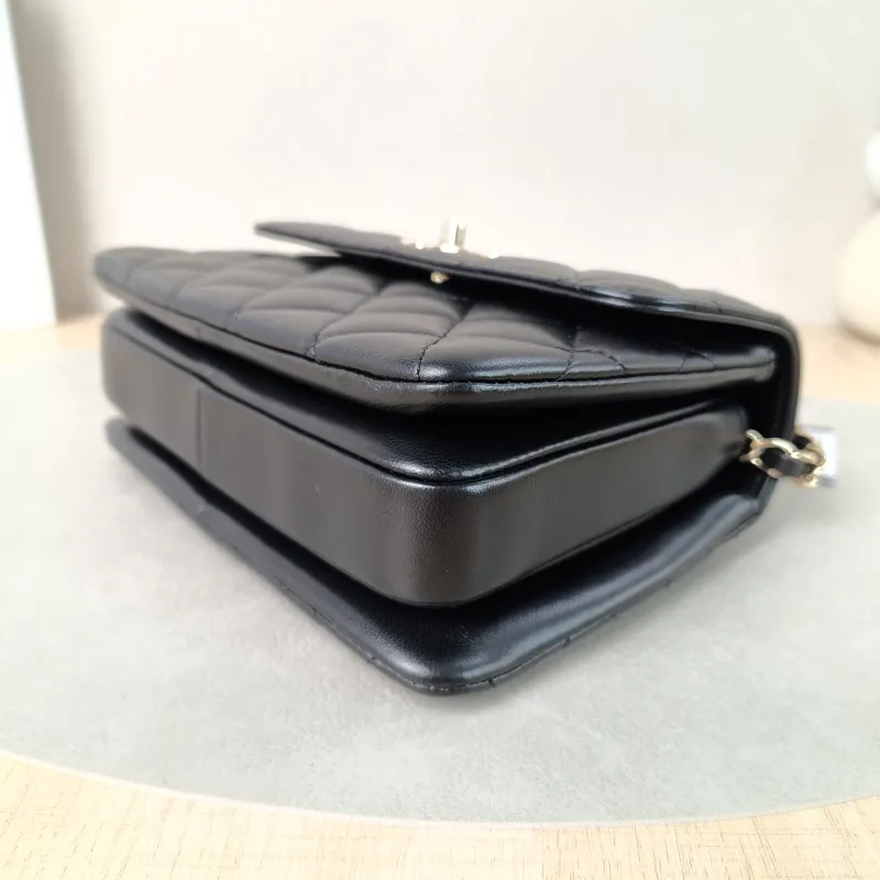 Chanel Top Handle Bag Trendy CC Black Lambskin Mini 19.5 × 8 × 14.5 cm — detail view 1 of 15