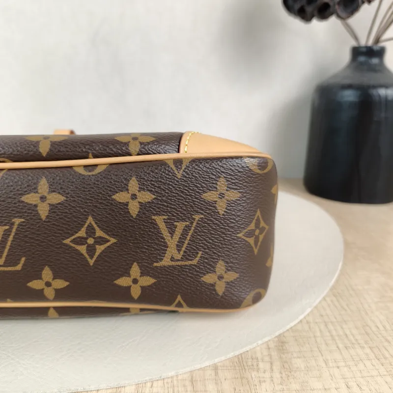 Louis Vuitton Crossbody Bag ODEON Monogram PVC Small24 × 8 × 22 cm — detail view 9 of 12