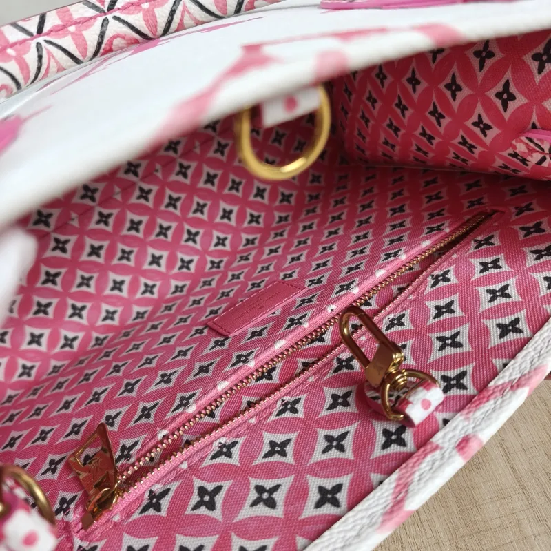 Louis Vuitton Shoulder Bag Onthego Collection PVC Small25 × 11.5 × 19 cm — detail view 4 of 12