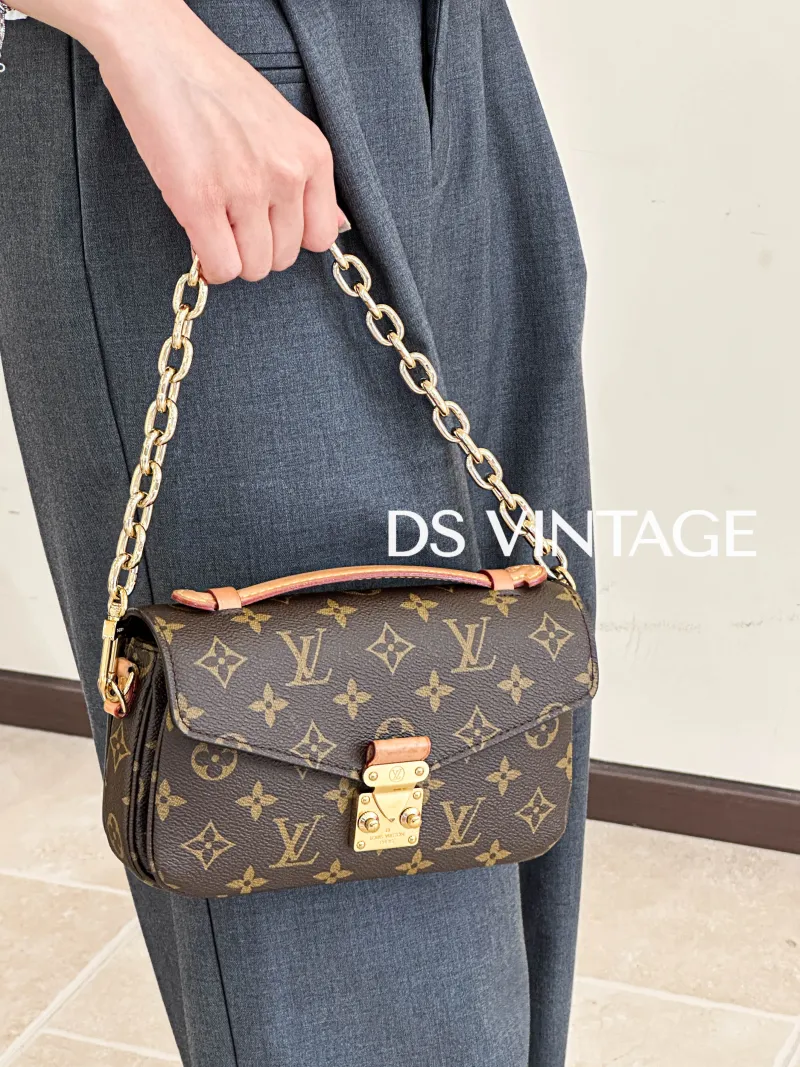 Louis Vuitton Crossbody Bag Pochette Métis East West Monogram PVC Small21.5 × 6 × 13.5 cm — on-model view 2 of 3