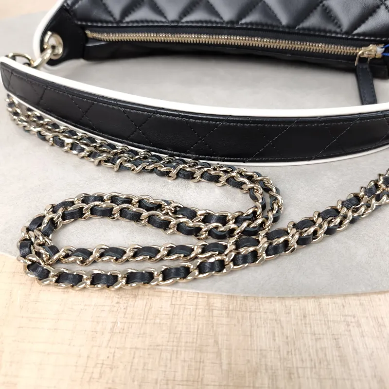 Chanel Crossbody Bag26s Top Handle Crossbody Bag Lambskin One Size22 × 6 × 15 cm — detail view 9 of 15