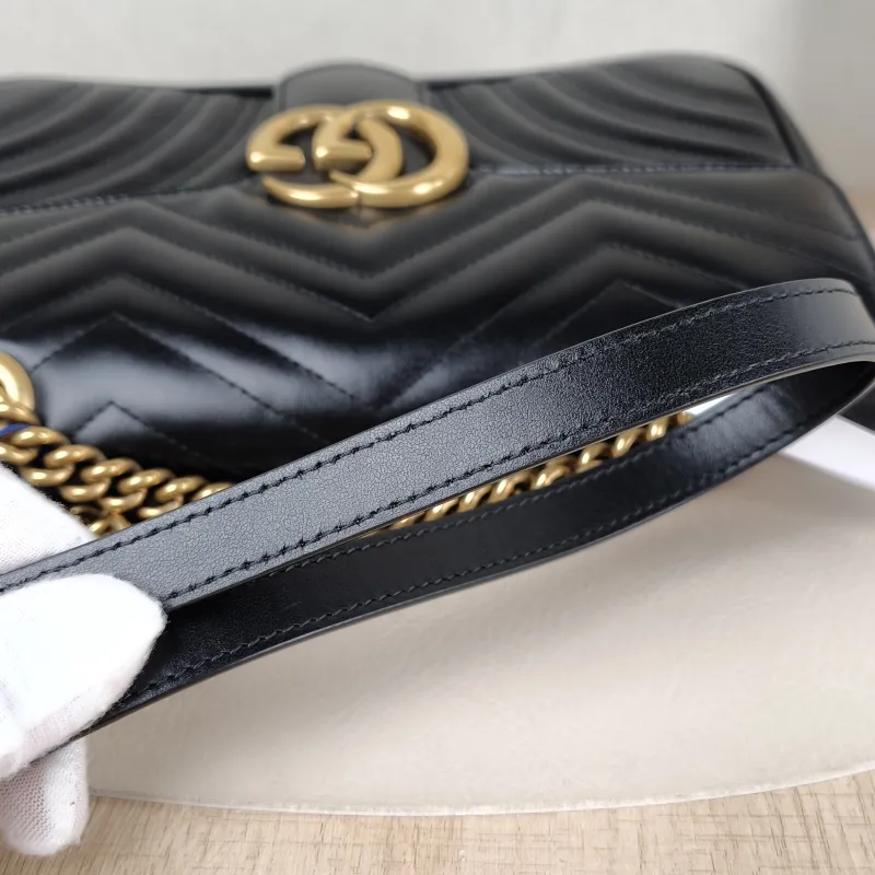 GUCCI Crossbody Bag GG Marmont Medium Marmont 26 Black CC alfskin Medium 26 × 7 × 15 cm — detail view 6 of 13