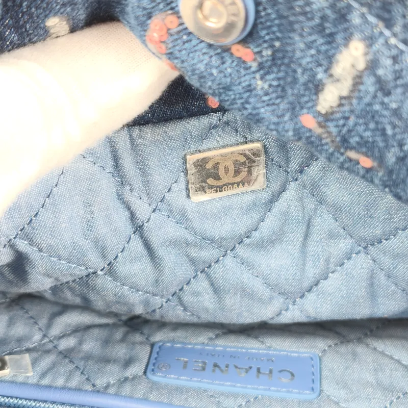 Chanel Shoulder Bag 22Bag Blue Colorblock Medium 39 × 8 × 42 cm — detail view 7 of 14