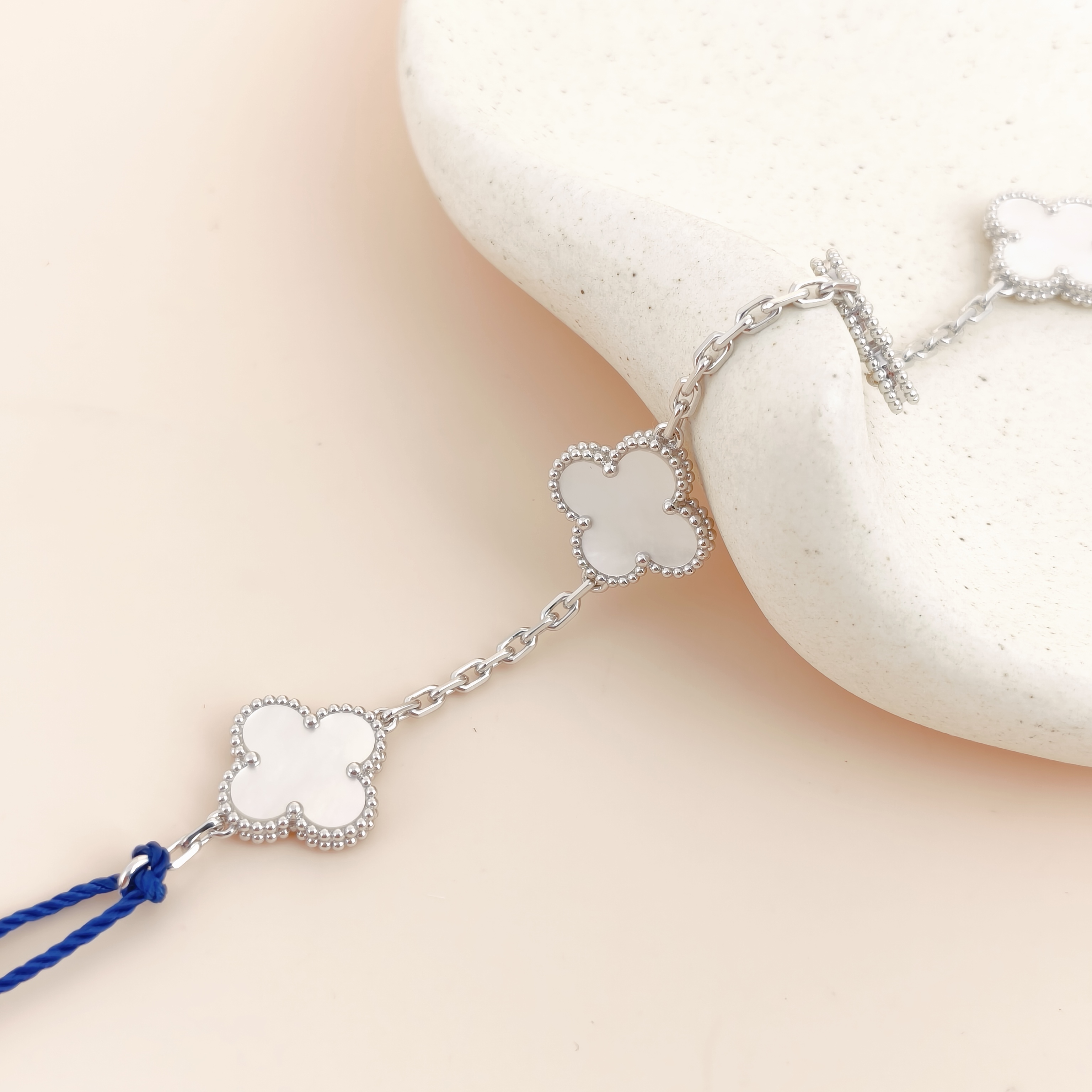 Van Cleef & Arpels Bracelet Alhambra Alhambra Collection Five-Motif Bracelet Pearl · White Mother-of-Pearl18KW hite Gold Vintage Small19cm — cover view 6 of 9