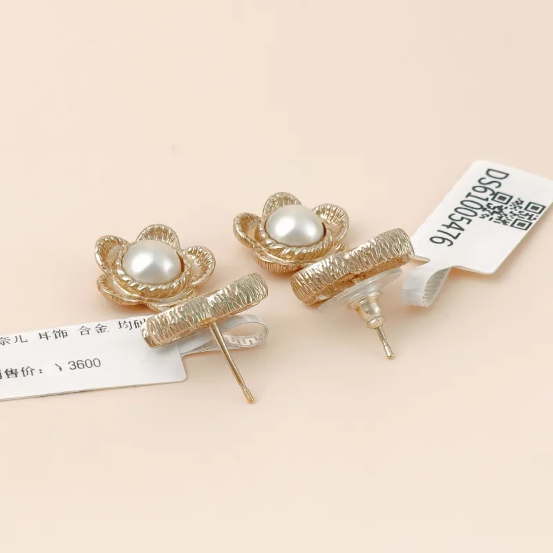 Chanel Earrings C Earrings Gold One Size — cover view 4 of 7