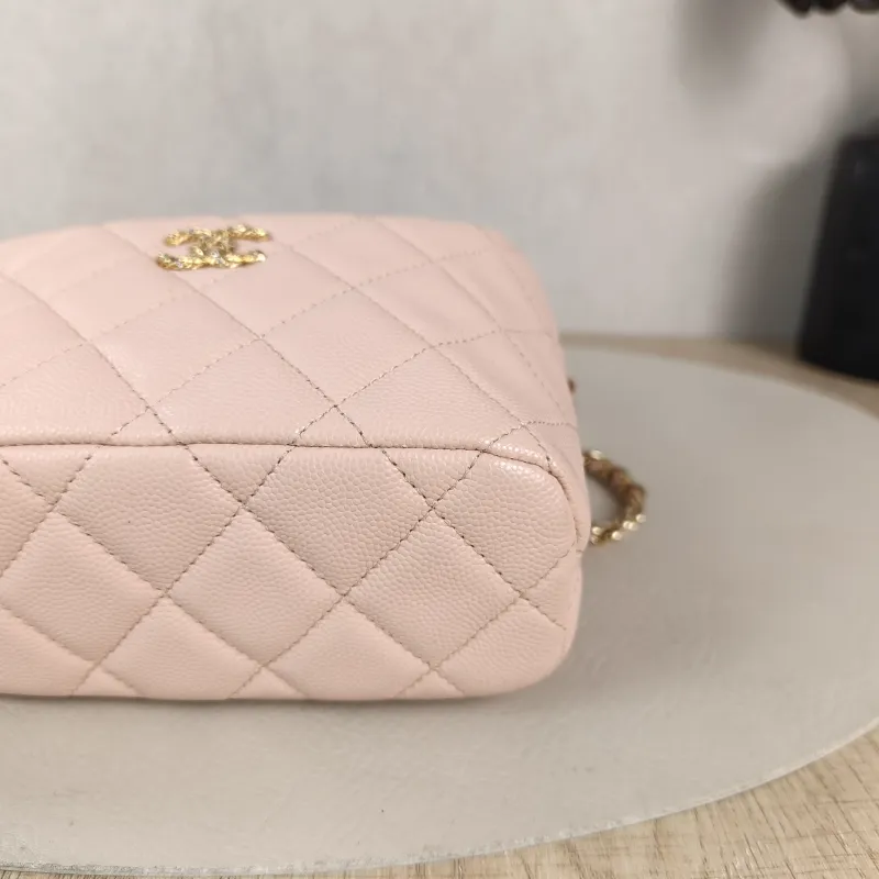 Chanel Crossbody Bag Crossbody Bag Pink Gold-Tone Hardware Grained Calfskin One Size 21.5 × 7.5 × 19 cm — detail view 2 of 11