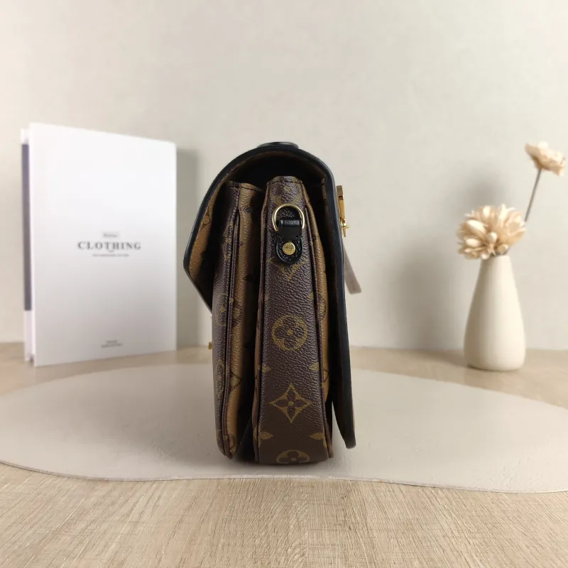 Louis Vuitton Crossbody Bag Pochette Métis Monogram Colorblock PVC Medium 25 × 7 × 19 cm — detail view 4 of 14
