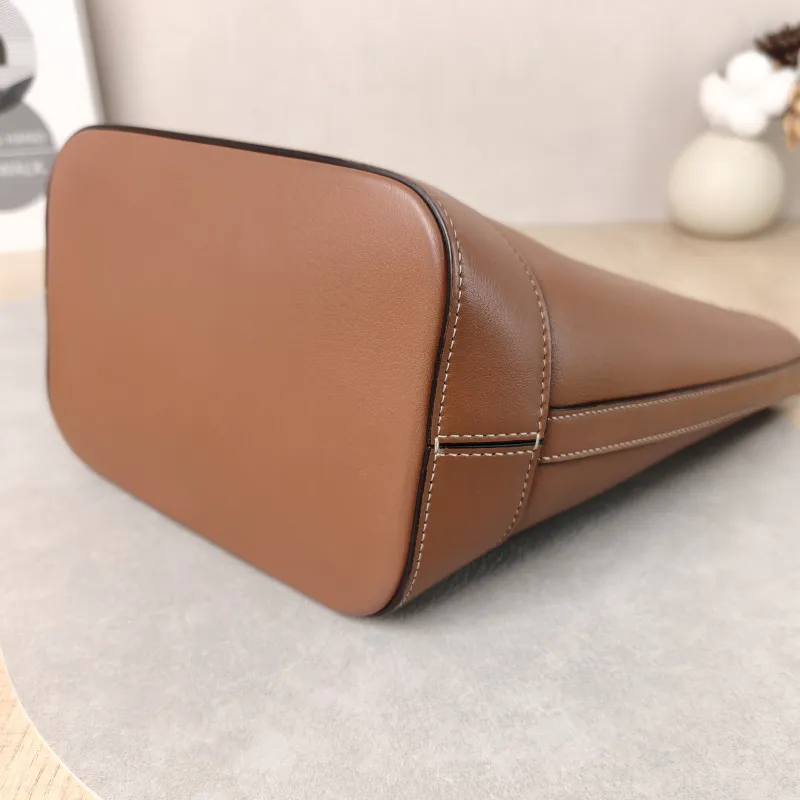 CELINE Shoulder Bag BUCKET TRIOMPHE Bucket Bag Calfskin Small 17 × 10 × 22 cm — detail view 2 of 10