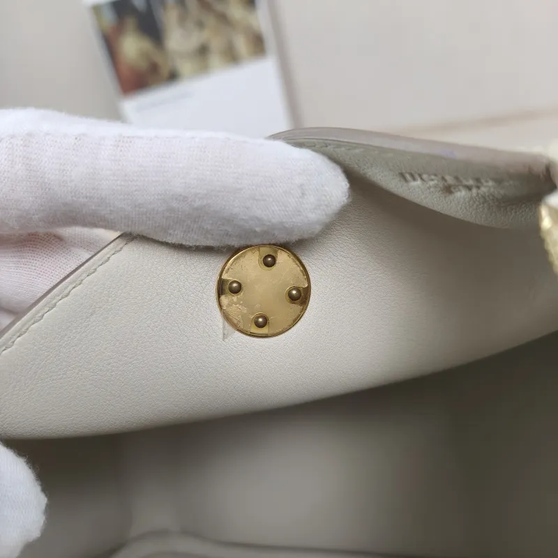 Hermès Crossbody Bag Lindy Mini 198LB eton TC Calfskinmini19 × 9.5 × 13 cm — detail view 3 of 12