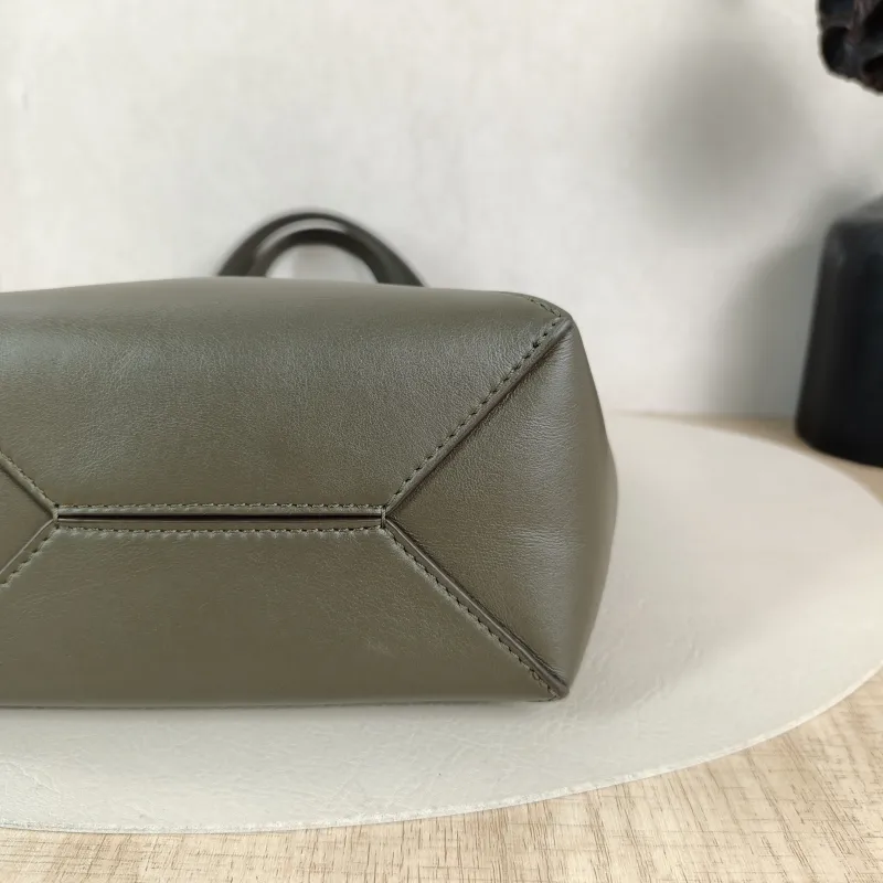 LOEWE Crossbody Bag Puzzle Fold Shopping Tote Calfskinmini16.5 × 9.5 × 20 cm — detail view 9 of 11