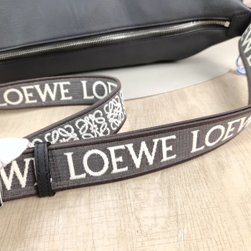 LOEWE Crossbody Bagcubi Crossbody Bag Grey Calfskin One Size44 × 18 × 30 cm — detail view 1 of 10
