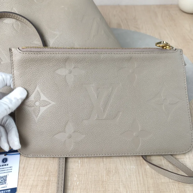 Louis Vuitton Shoulder Bag Neverfull Empreinte Embossed Calfskin Medium 31 × 14 × 28 cm — detail view 11 of 12