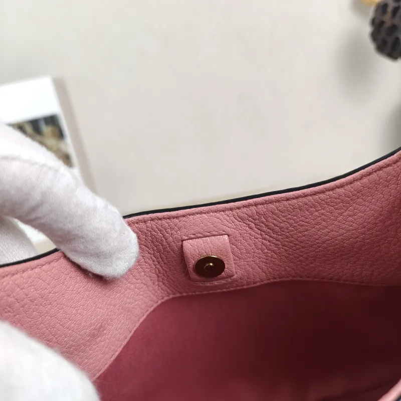Miumiu Shoulder Bag Pink Calfskin One Size 22.5 × 5 × 18 cm — detail view 6 of 12