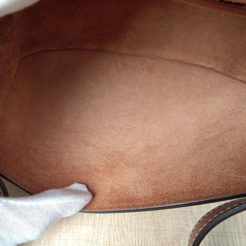CELINE Crossbody Bag FOLCO TRIOMPHE Caramel Calfskin One Size18.5 × 7 × 15 cm — detail view 14 of 16