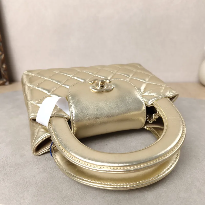 Chanel Crossbody Bag Kelly Gold Lambskin19 × 7 × 13 cm — detail view 9 of 16