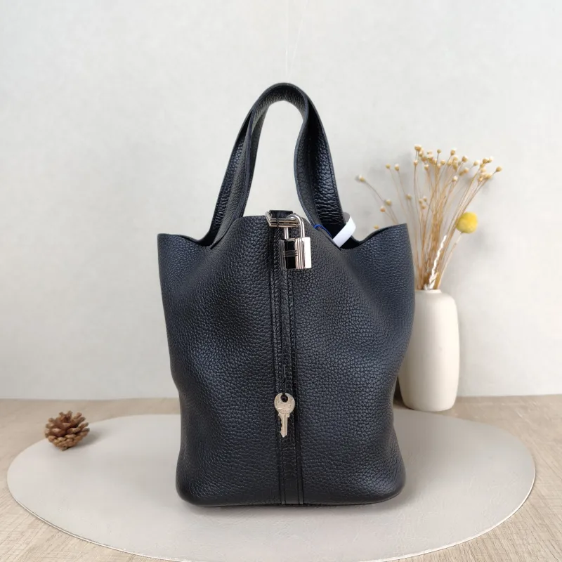 Hermès Top Handle Bag Picotin Lock 22 22 Black TC Calfskin Medium 22 × 18 × 21 cm x