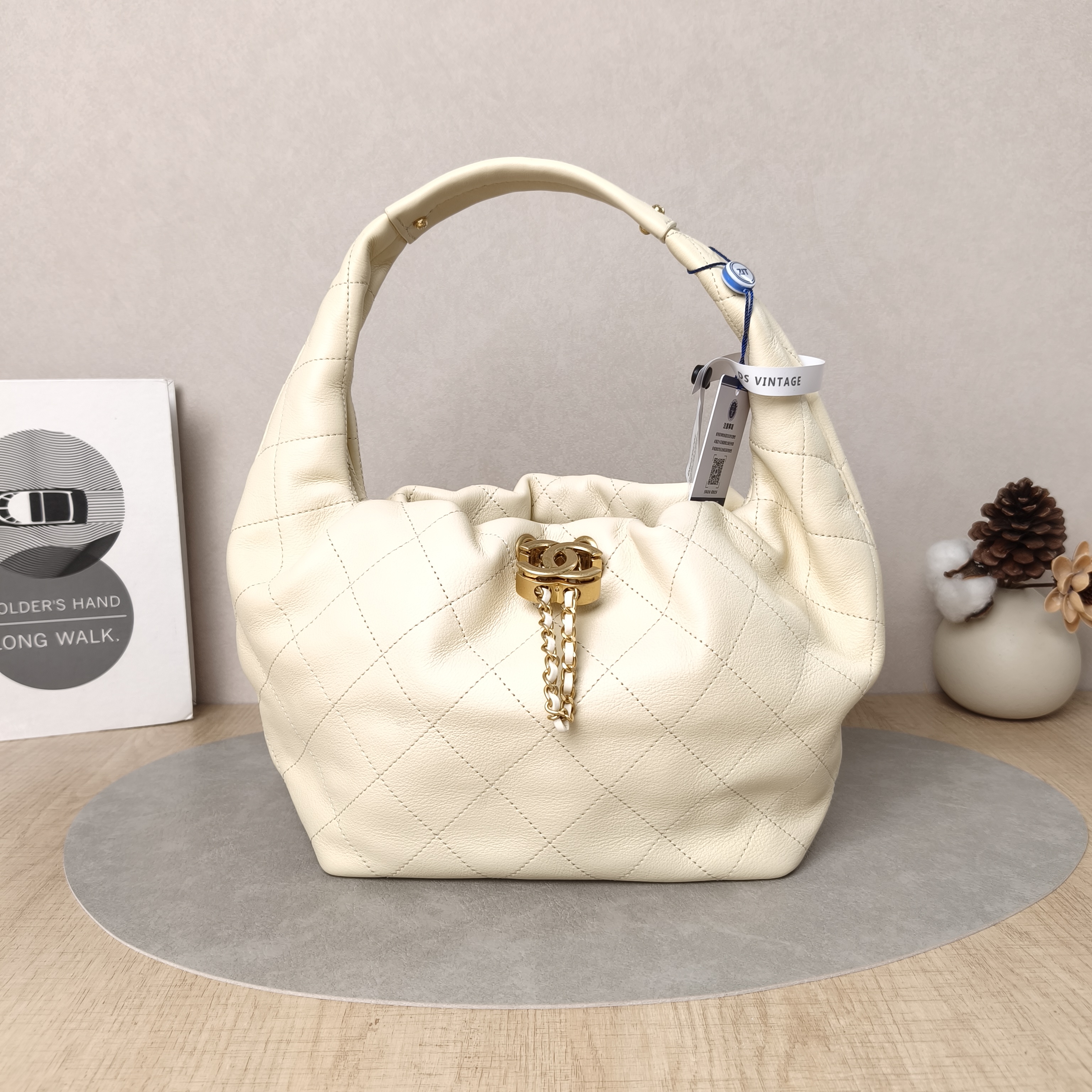 Chanel Crossbody Bag26c hobo Yellow Calfskin Small32 × 10 × 18 cm