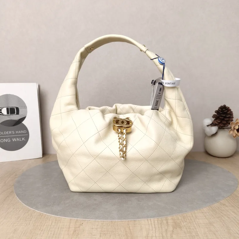 Chanel Crossbody Bag26c hobo Yellow Calfskin Small32 × 10 × 18 cm