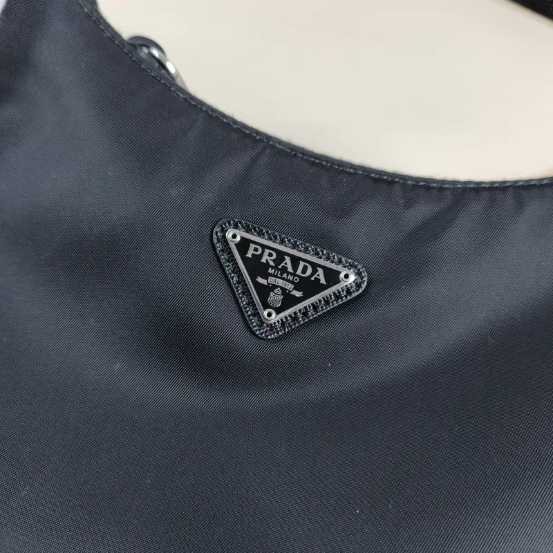PRADA Shoulder Bag Re-Edition 2005 Hobo Black Nylonmini22 × 6.5 × 18 cm — detail view 5 of 11