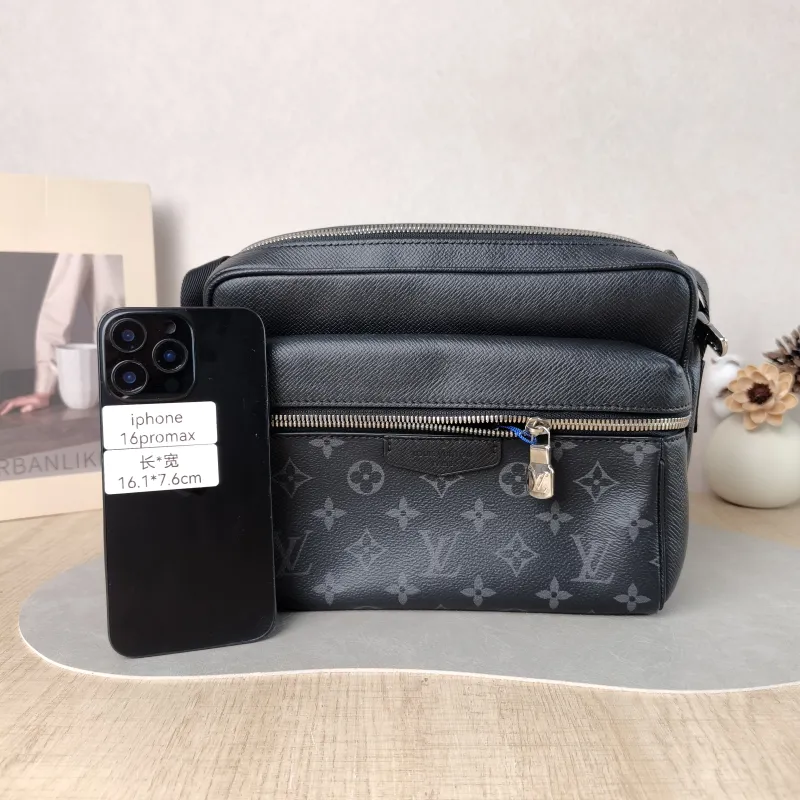 Louis Vuitton Crossbody Bag Outdoor Messenger Bag Black PVC · Calfskin 26 × 10.5 × 20 cm — cover view 4 of 5