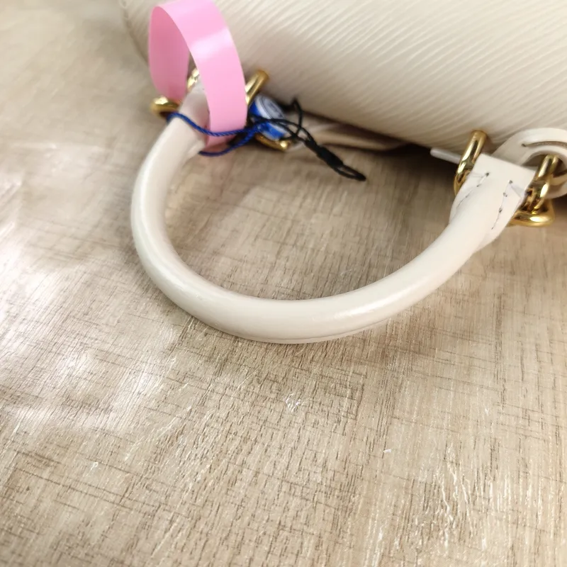 Louis Vuitton Crossbody Bag CLUNY White Epi Embossed Calfskin Mini 20 × 7.5 × 16 cm — detail view 1 of 12