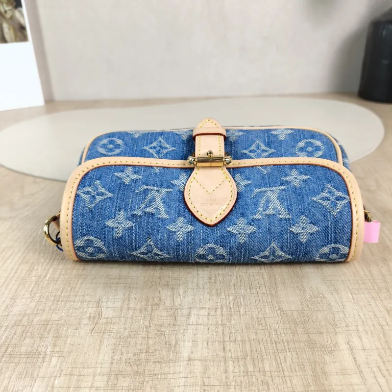 Louis Vuitton Crossbody Bag Diane Baguette Bag Blue nano 19 × 6 × 10.5 cm — detail view 6 of 13