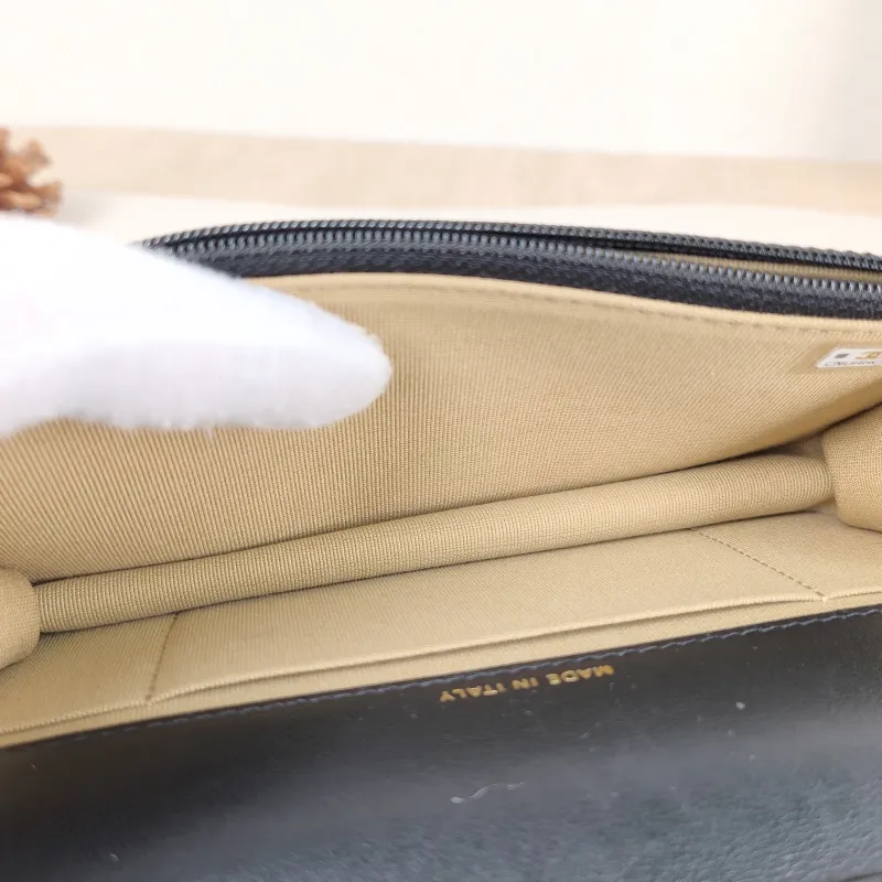 Chanel Crossbody Bag woc Black with Gold-Tone Hardware Lambskin Mini 17 × 5 × 9.5 cm — detail view 4 of 12
