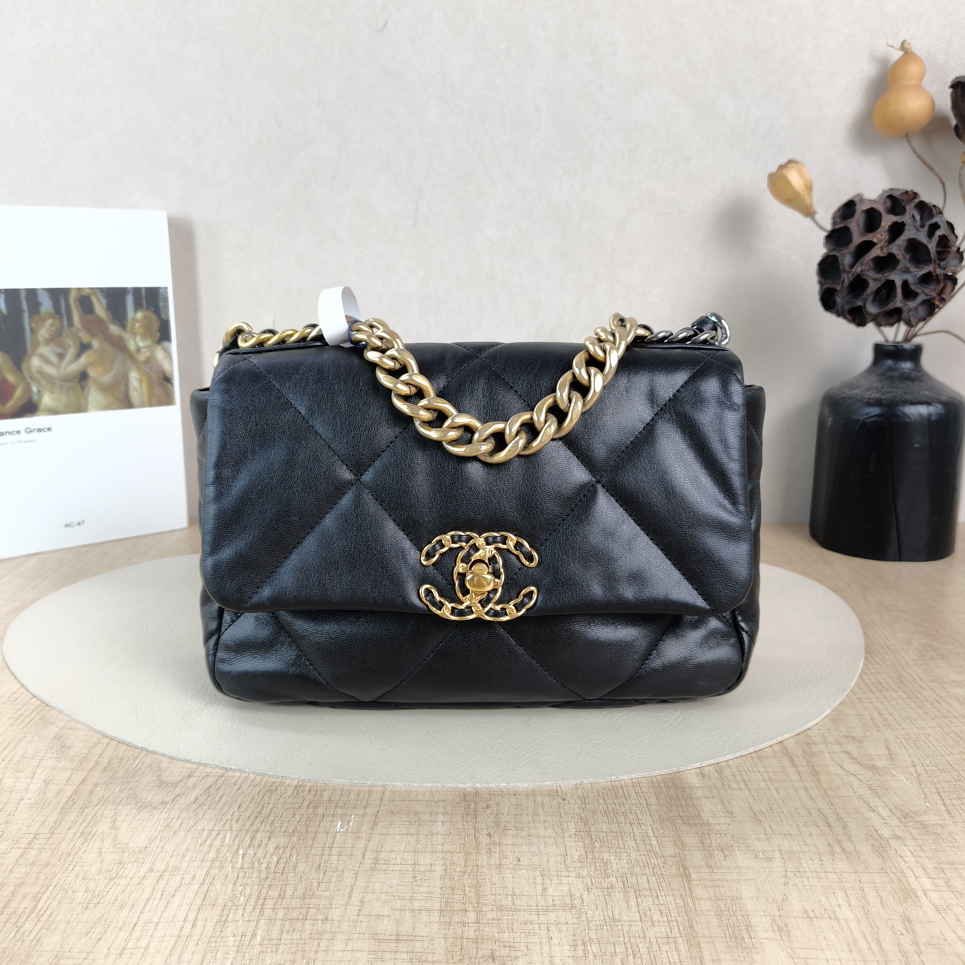 Chanel Crossbody Bag19Bag Black SL ambskin Small26 × 9 × 16 cm