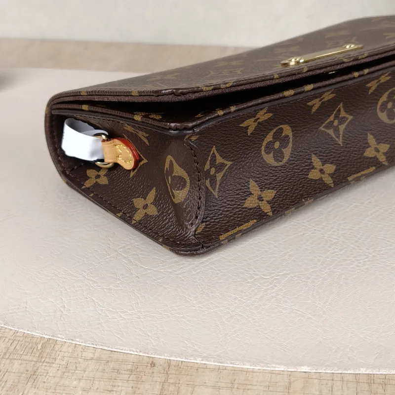 Louis Vuitton Crossbody Bag LILY Chain Bagwoc Monogram PVC21 × 3.5 × 10.5 cm — detail view 5 of 11