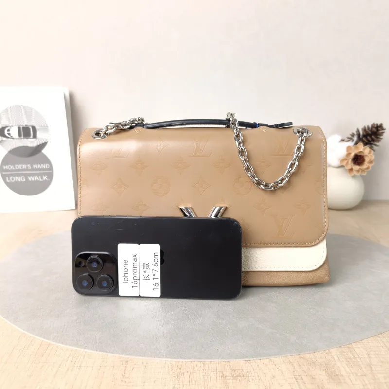 Louis Vuitton Shoulder Bag Very Chain Chain Bag Calfskin One Size24 × 8 × 15 cm — cover view 5 of 5