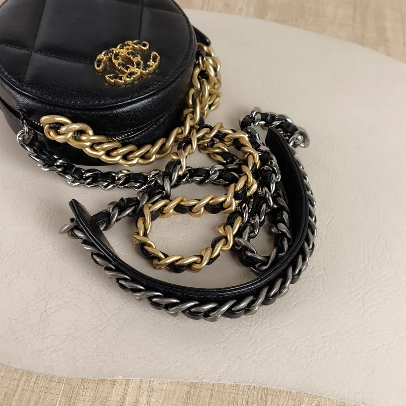 Chanel Crossbody Bag19bag Black Lambskinmini12 × 4.5 × 12 cm — detail view 1 of 12