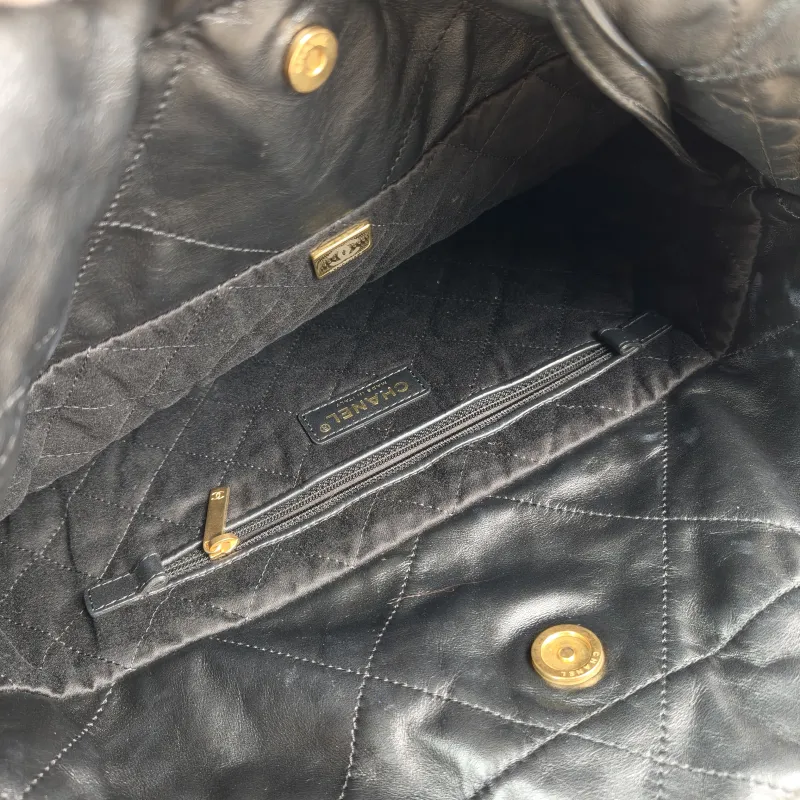 Chanel Shoulder Bag 22Bag Black CC alfskin Small 35 × 7 × 37 cm — detail view 9 of 13