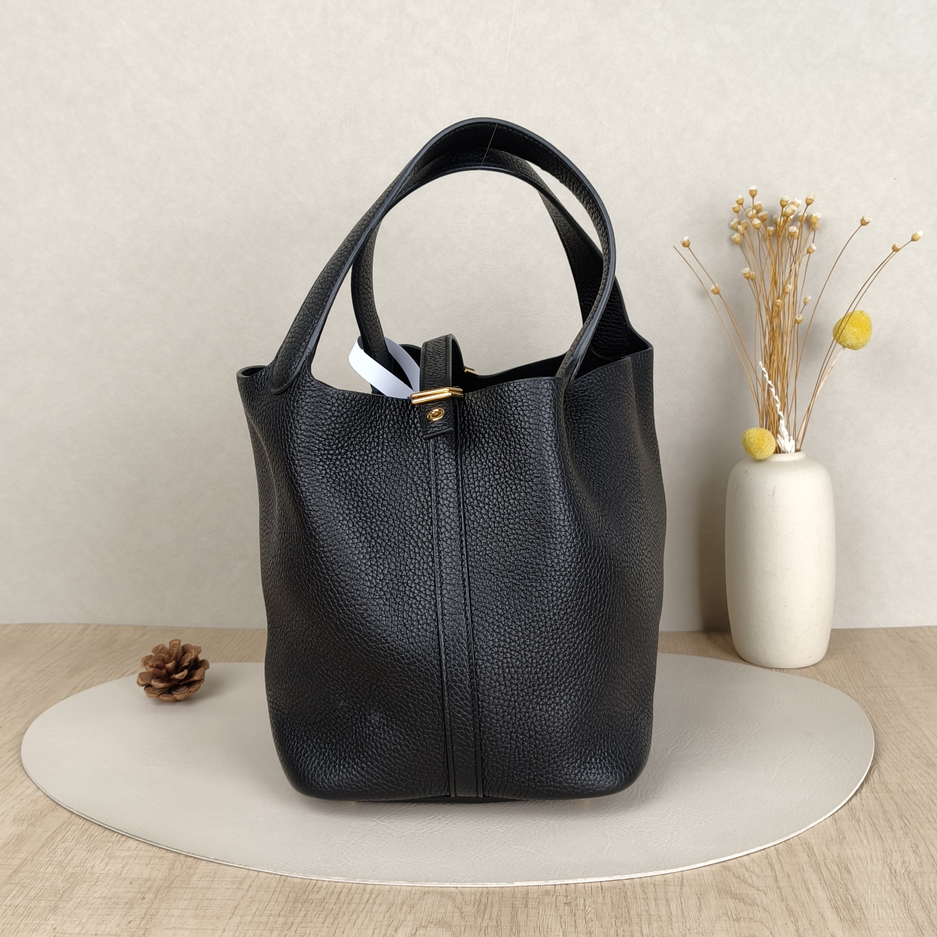 Hermès Top Handle Bag Picotin Lock 22 22Black Clemence Taurillon TC Calfskin Medium22 × 18 × 21 cm