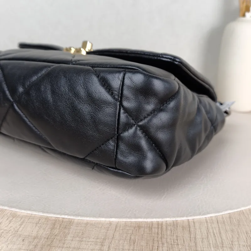 Chanel Crossbody Bag 19Bag Black SL ambskin Small 26 × 9 × 16 cm — detail view 13 of 15