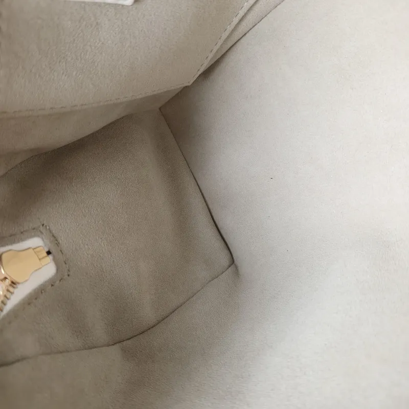 Louis Vuitton Crossbody Bag Speedy20 White Calfskin One Size 20.5 × 12 × 13.5 cm — detail view 2 of 12