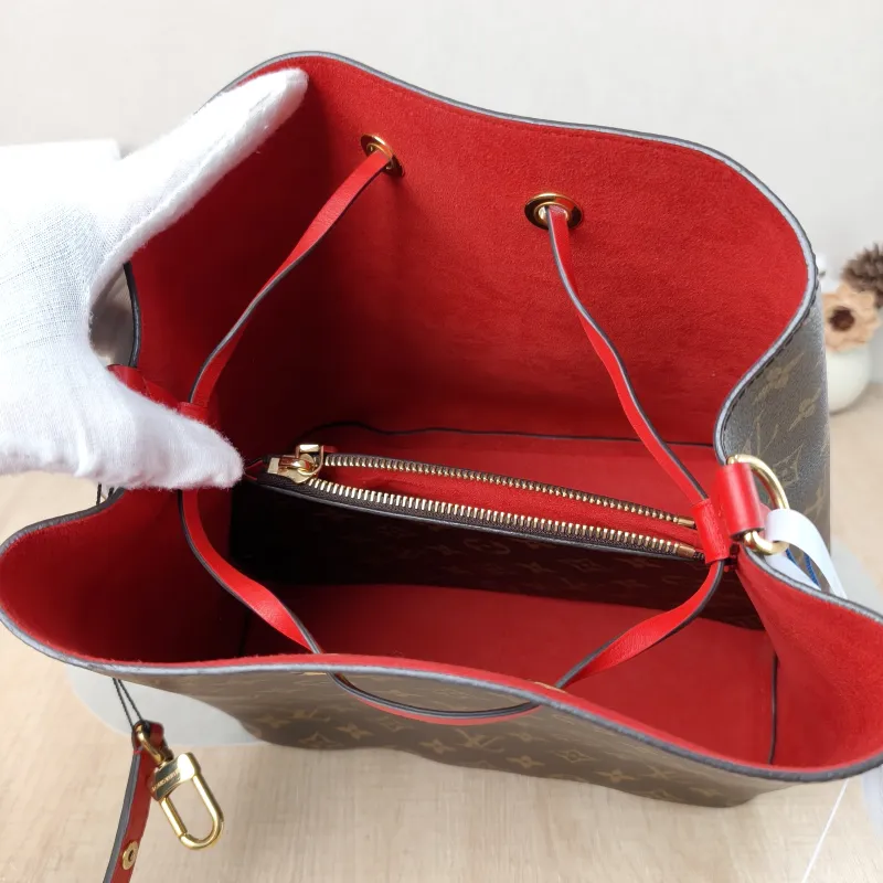 Louis Vuitton Shoulder Bag NÉONOÉ Bucket Bag PVC Medium 26 × 17.5 × 26 cm — detail view 11 of 11